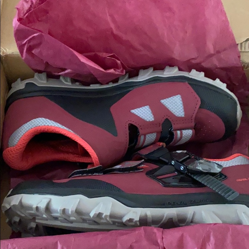 Pearl Izumi WX Alp Summit cycling shoe